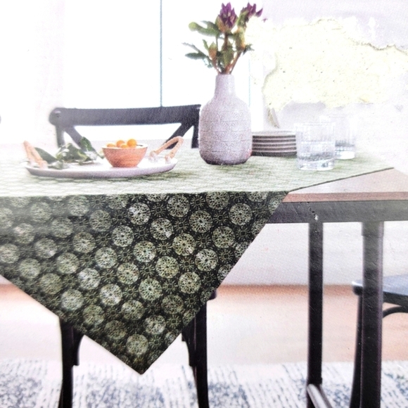 NWT linen blend green patterned table throw 50" x 50" - Picture 1 of 5